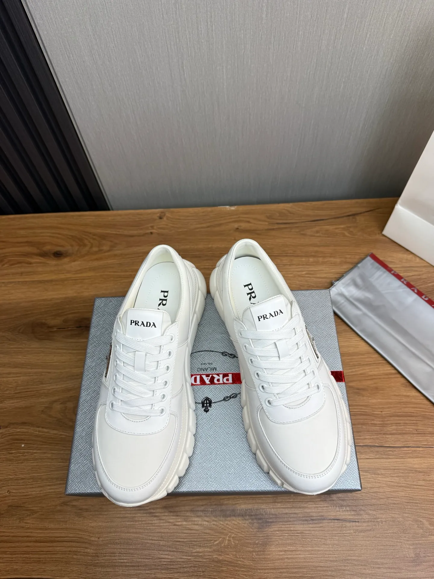 Men's shoes 💰580💰 [PRADA] Men's shoes are popular in the counter, official website is synchronized, 1 high-quality shipment ✔️Imported cowhide fabric + cowhide lining, 1🆚1 replica, original sole, 38-45 (45 customized, non-refundable)